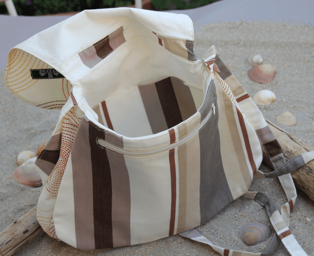 Sac à main en tissu enduit beige, marron et gris
